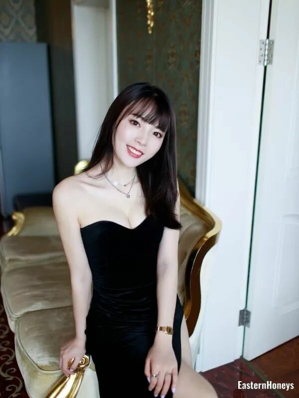 Lora Profile image 4