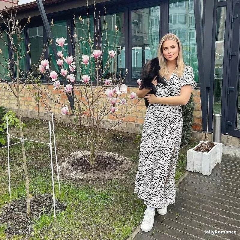 Yanina Profile image 3