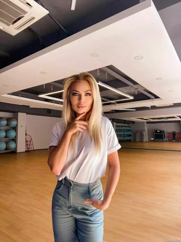 Elena Profile image 1